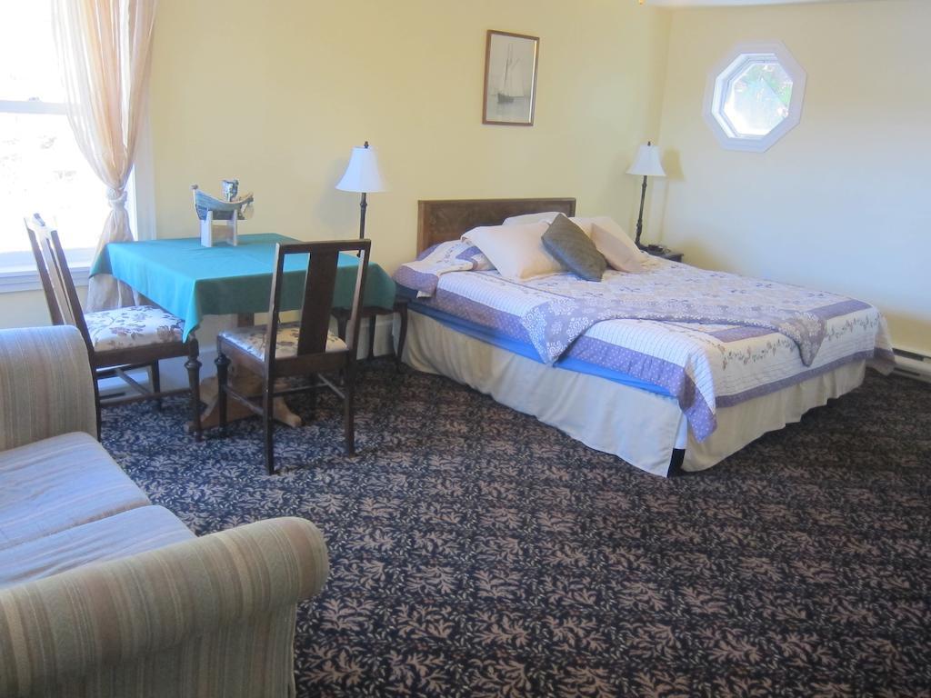 Salmon River Country Inn Head of Jeddore Room photo