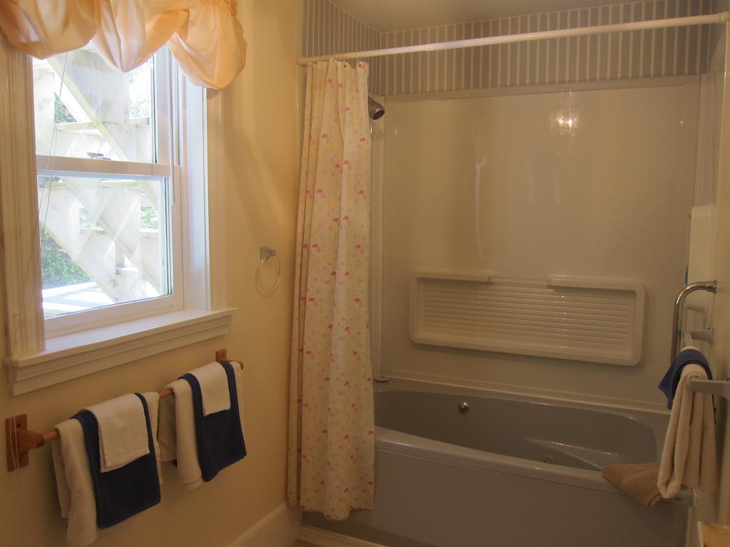 Salmon River Country Inn Head of Jeddore Room photo