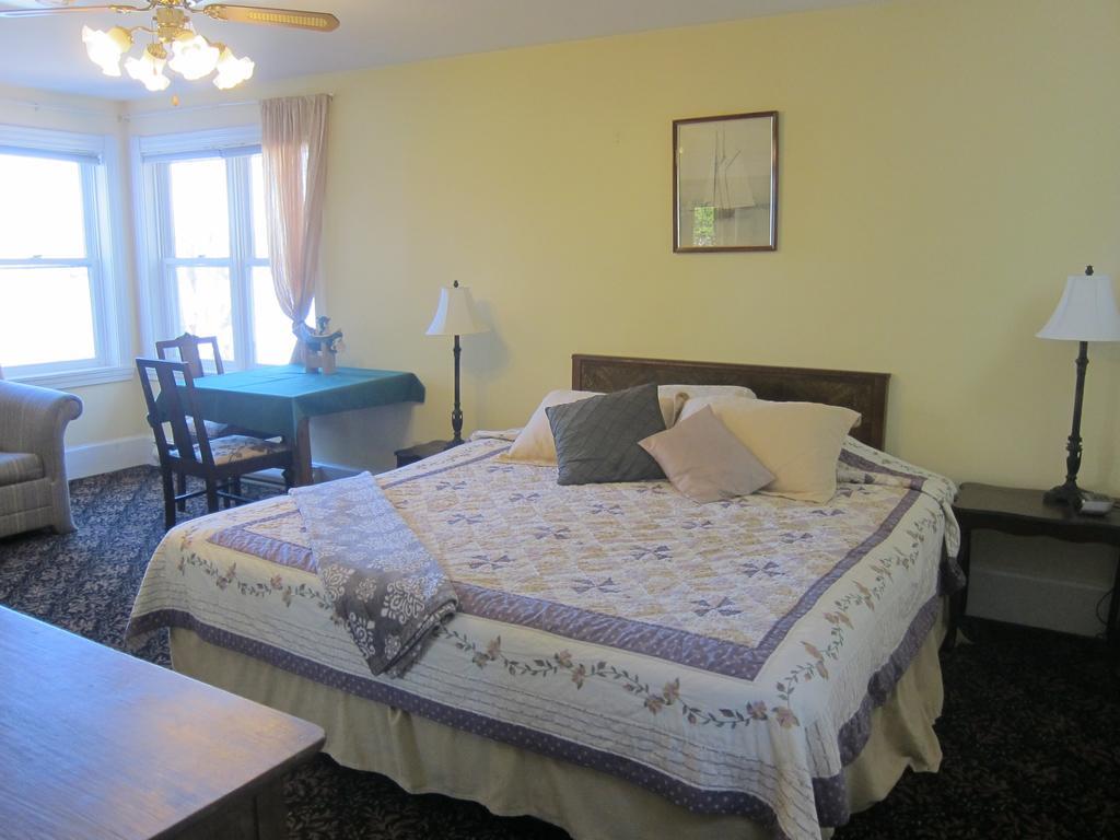 Salmon River Country Inn Head of Jeddore Room photo