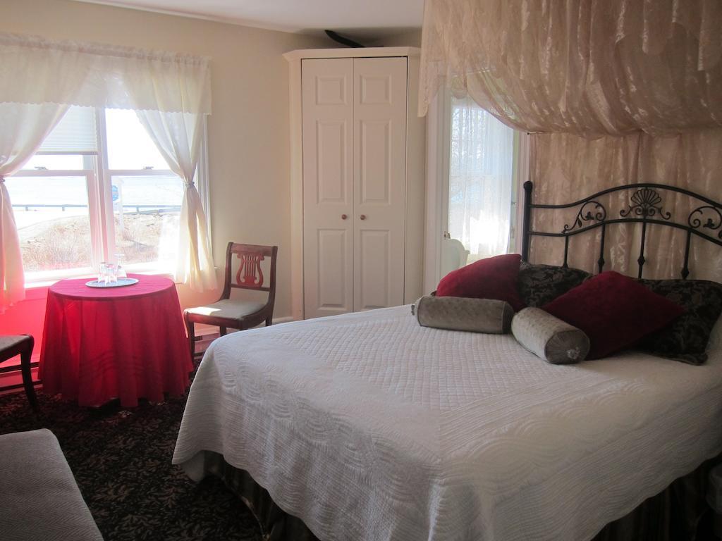Salmon River Country Inn Head of Jeddore Room photo