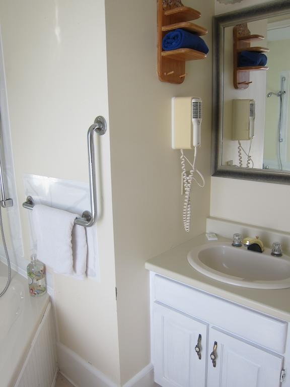 Salmon River Country Inn Head of Jeddore Room photo