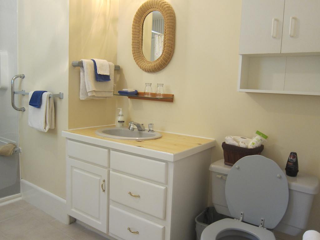 Salmon River Country Inn Head of Jeddore Room photo