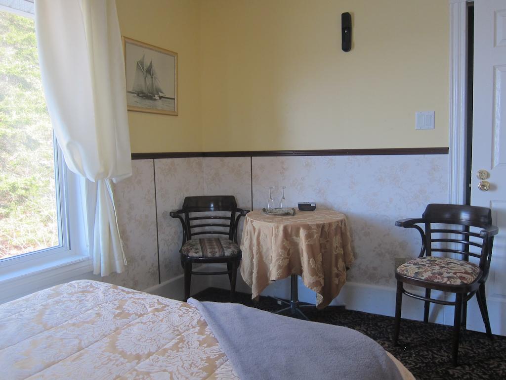 Salmon River Country Inn Head of Jeddore Room photo