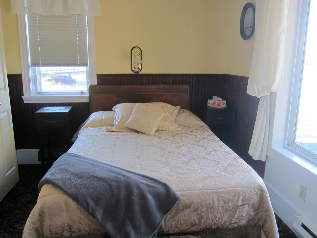 Salmon River Country Inn Head of Jeddore Room photo